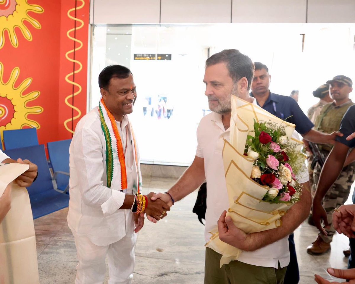 INCChhattisgarh's tweet photo. माता कौशल्या की पुण्य जन्मभूमि एवं प्रभु श्रीराम के ननिहाल छत्तीसगढ़ की पावन धरा पर जननायक, लोकसभा में नेता प्रतिपक्ष, युवाओं के प्रेरणास्रोत तथा जन-जन की आवाज़ आदरणीय श्री राहुल गांधी जी के छत्तीसगढ़ आगमन पर हार्दिक स्वागत एवं अभिनंदन।

📍स्वामी विवेकानंद एयरपोर्ट, रायपुर https://t.co/Rcj7SrFHlx