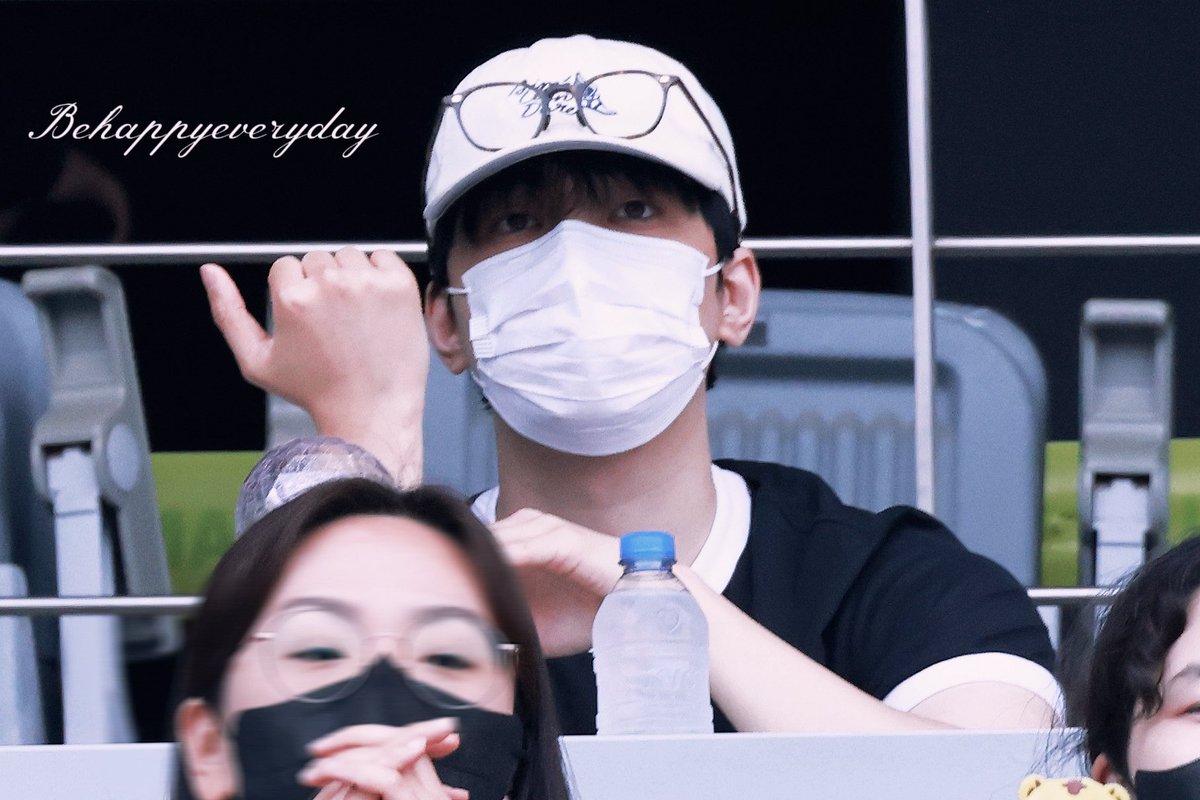 sakisakitt's tweet photo. 250621 caratland 

🐈‍⬛ 

#WONWOO #원우
#SEVENTEEN #세븐틴 https://t.co/EXKmvD5Jj2