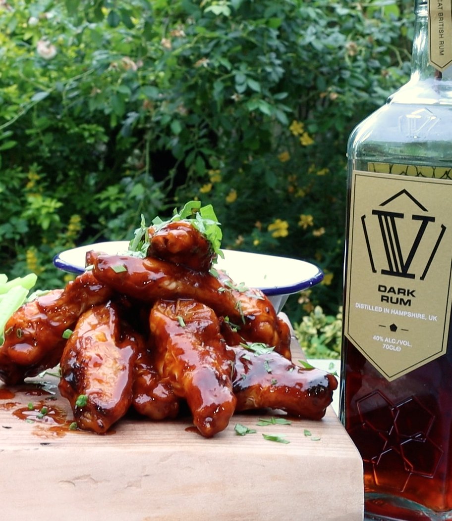vrumofficial's tweet photo. Barbecue, check✅, V Dark Rum, check✅ - Recipe? Just wing it🍗

Raising a glass of V to the dads, the grandfathers and the wingmen this Father's Day🥃

...plus keep your eyes peeled for more summer BBQ content soon👀

#vrum #realbritishrum #fathersday https://t.co/QtCW8iAJV6