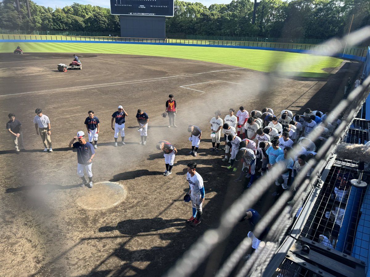 Formula1and's tweet photo. 今日は青学渡部君がキャップ、グラウンドサポートしてくれた日体大チームに感謝のお礼🙏 https://t.co/3JTRiQj5i5