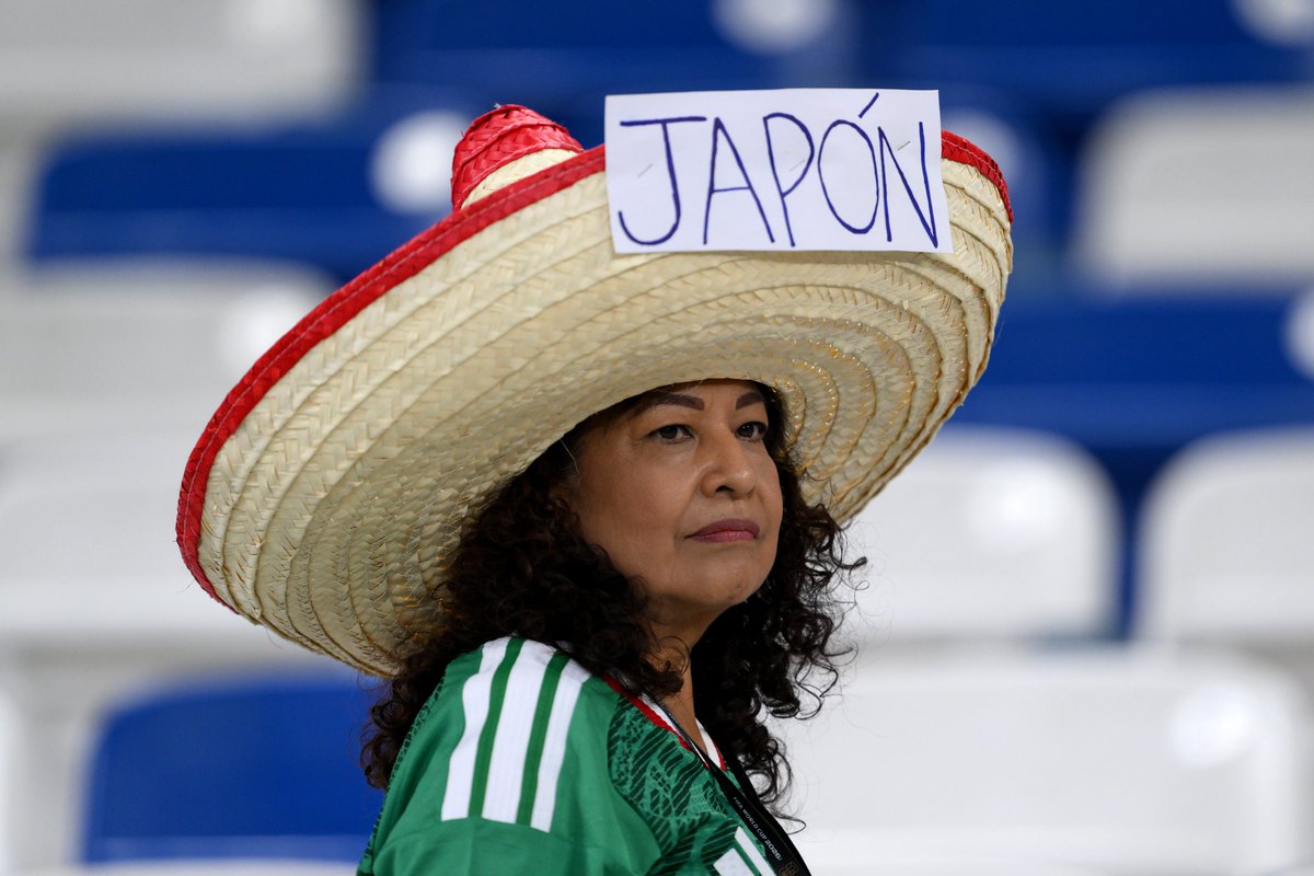 SoccerKingJP's tweet photo. 🇯🇵取材記事🇲🇽
「ハポン！ハポン！」の大合唱で日本代表を後押し！事前合宿から始まった縁、4発快勝を呼び込んだ“モンテレイの追い風”
https://t.co/t57kfOd6RR

🗣️編集部より
「日本代表を後押しし続けたメキシコ人サポーター。選手たちも大声援に対して感謝の言葉を口にしました」 https://t.co/mk46CyCTYl