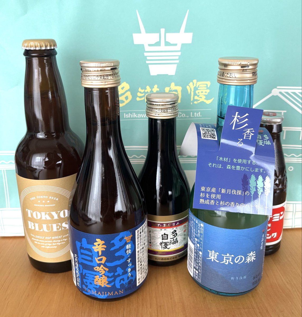 Min_hiro_k's tweet photo. 酒蔵見学のあとは、ショップでお土産の買い物♪
リバオケメンバーのサインも！🥰
#リバーサルオーケストラ
#田中圭
#石川酒造 https://t.co/SonuwFzFdd