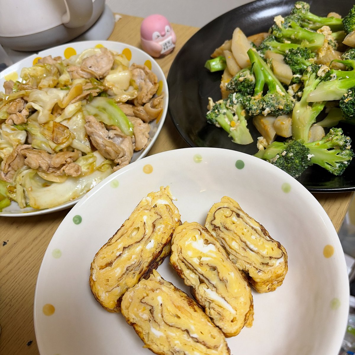 hiroORE1's tweet photo. おかず完成☺️
明日からの仕事、母親の事、今は気が重い😔
いつになったら気が楽になるんだろうか。 https://t.co/WdZVR2Y7r8