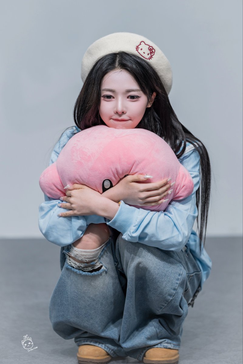 sodaruno's tweet photo. 260621
Return of Kirby holding Kirby 🩷💖

#tripleS #SeoDaHyun #서다현
#트리플에스 #トリプルS https://t.co/BIkHbZktD8
