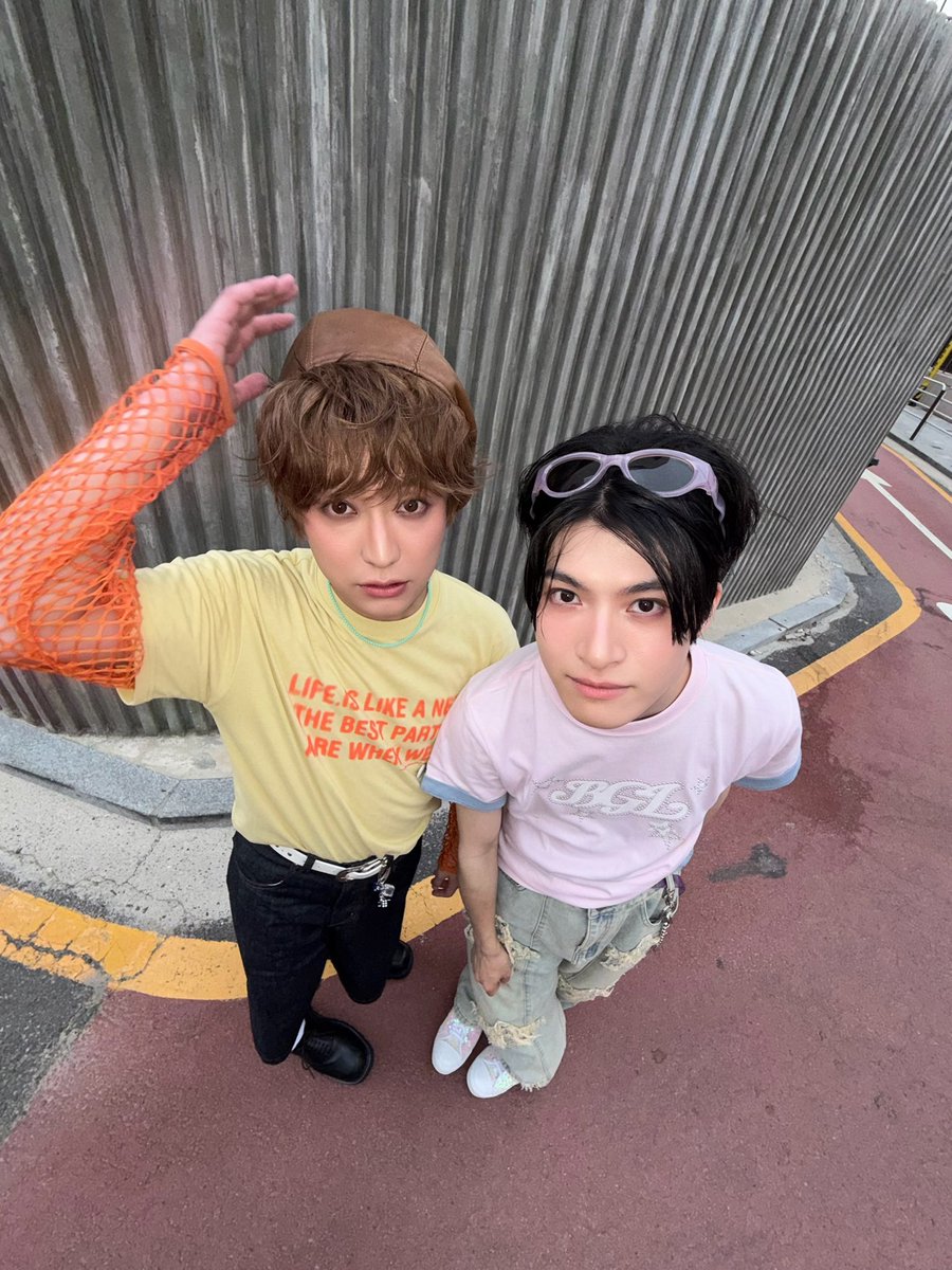 sakurashimeji's tweet photo. [📸]

#Sakurashimeji
6スタで行く！キノコリアツアー2026 
offshot📸

K-POPアイドル風ヘアメイクに挑戦🕺🏻

#髙田彪我
#田中雅功 https://t.co/jkcgss4Wnr