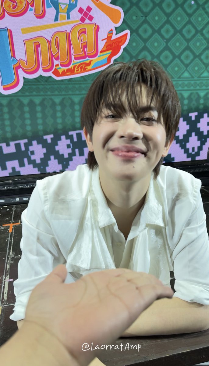 laorratAmp's tweet photo. ตั้งใจจะขออุ๋งๆน้องเฟิ้ด ยื่นมือไปแล้วนะ
แต่เจ้าปากไม่รักดีดันพูดขอแป๋ว 55555

KHEMJIRA CHIANGMAI TOUR
#KhemjiraInChiangmai
#เขมจิราทัวร์สี่ภาค #Firstone https://t.co/S7XllSTkP3