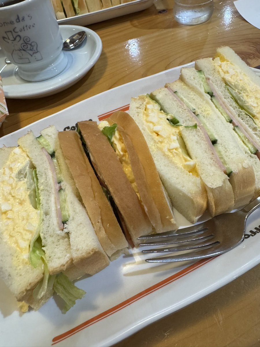 manomiren's tweet photo. 毎年恒例父の日のお弁当。今年は随分可愛いサイズとお値段になってた。ちょっとおつまみっぽい。これはこれで良きかな。
お昼はコメダしてから、お墓参り。良い一日にしました💮 https://t.co/aqtMNWId4g