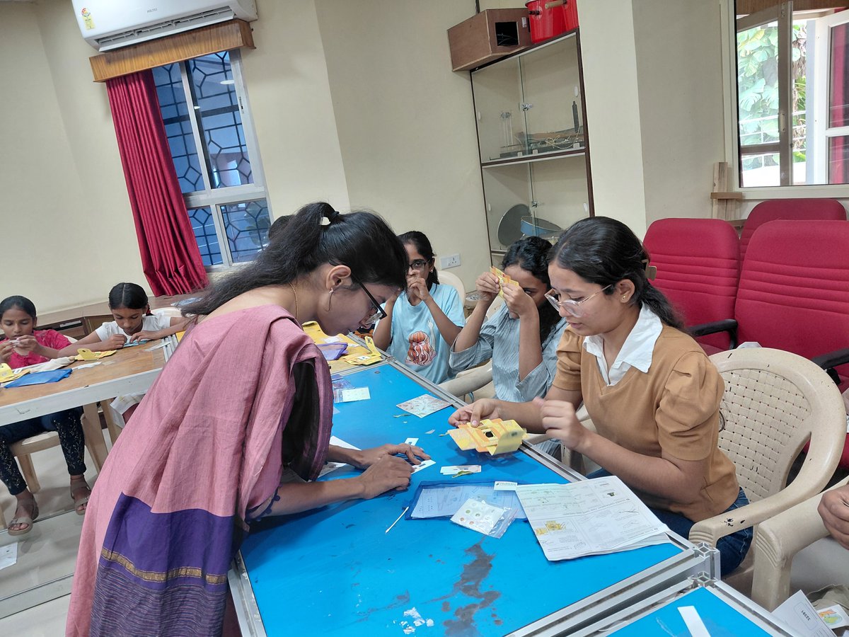 dscgulbarga's tweet photo. Tiny lens, endless discoveries! 🔬An exciting Foldscope workshop was conducted at @dscgulbarga a unit of @ncsmgoi @MinOfCultureGoI where participants explored the unseen world around them.
@gssjodhpur  #Foldscope #ScienceWorkshop #Microscopy  #ExperientialLearning #ScienceForAll https://t.co/tfTwaCyyNQ