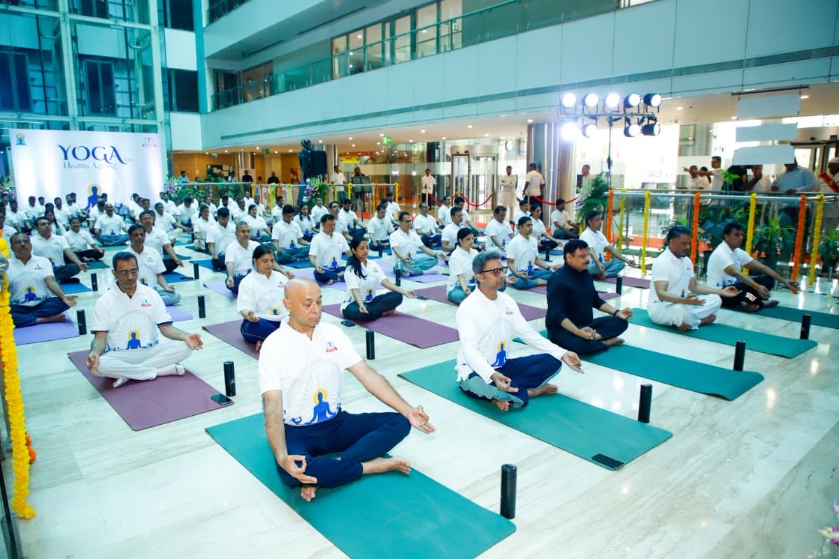 IncomeTaxMum's tweet photo. The Income Tax Department, Mumbai, celebrated the International Day of Yoga 2026 with great enthusiasm under the leadership of Shri Alok Kumar, Pr. Chief Commissioner of Income Tax, Mumbai, reaffirming the Department’s commitment to health, wellness and holistic living.

The session was graced by renowned actor and fitness icon Shri Suniel Shetty, whose inspiring address encouraged participants to embrace yoga as a way of life.

Officers and officials of the Department participated wholeheartedly, reflecting the spirit of this year’s theme, “Yoga for One Earth, One Health.”

#InternationalDayOfYoga #IDY2026 #YogaForOneEarthOneHealth #IncomeTaxMumbai

@IncomeTaxIndia @nsitharamanoffc @FinMinIndia @officeofPCM @PIB_India @PIBMumbai