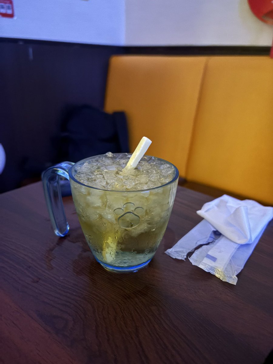 htmsn_'s tweet photo. 昨日はおつよい、できお、のんかふぇ、とふちんで楽しい1日だった‼️
これはストローに擬態させたチータラをさすトフちん飲み物🍹
のんかふぇにき最高のお祝いありがとう✌️ https://t.co/WmyNExPiHx