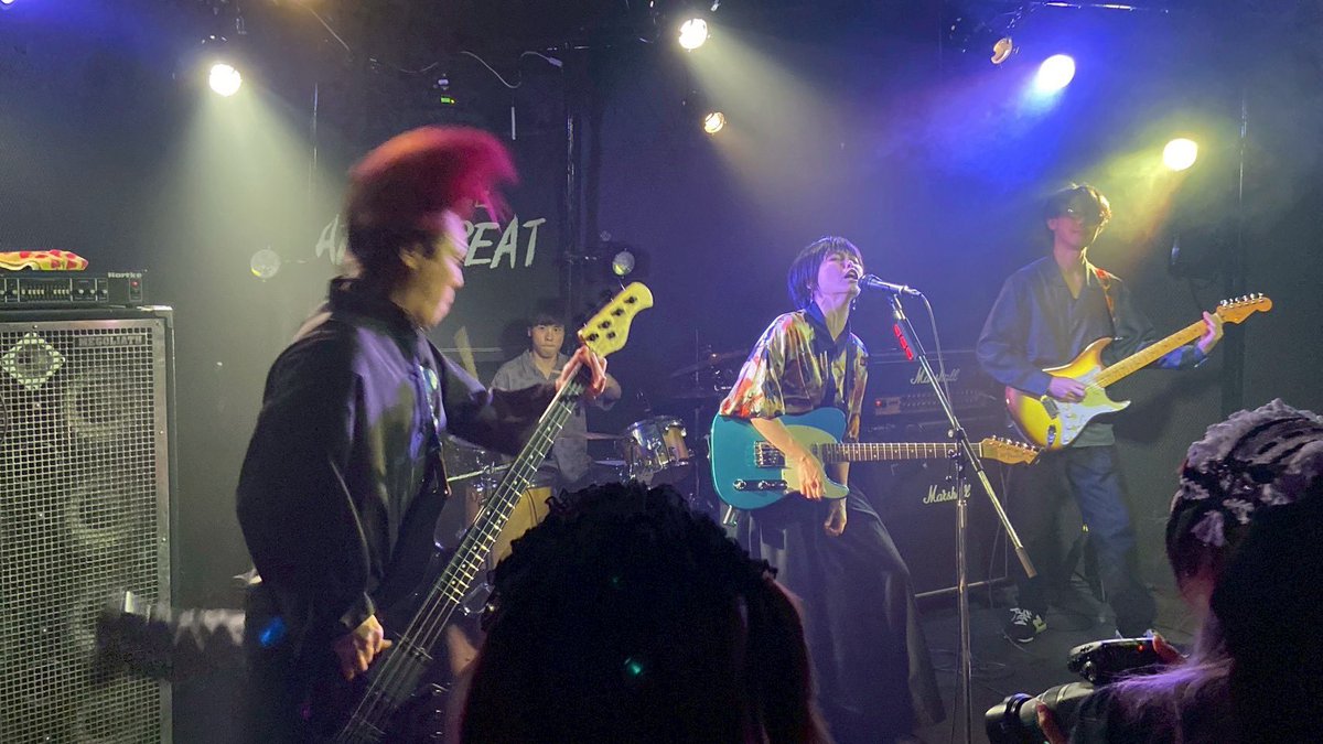 n_o_b_u_0_7's tweet photo. かなづちスイミー in 京都AfterBeatありがとうございましたー！盟友ミグルミ。とも一緒に戦えて良かったです！どのバンドもかっこよく、幕末の匂いを感じました。(？)
今回も例に漏れずまともな写真を得ることはございませんでした。
申し訳ありませんが質の良いカメラを持って私に挑んでくださいまし https://t.co/x15lNJMH9o