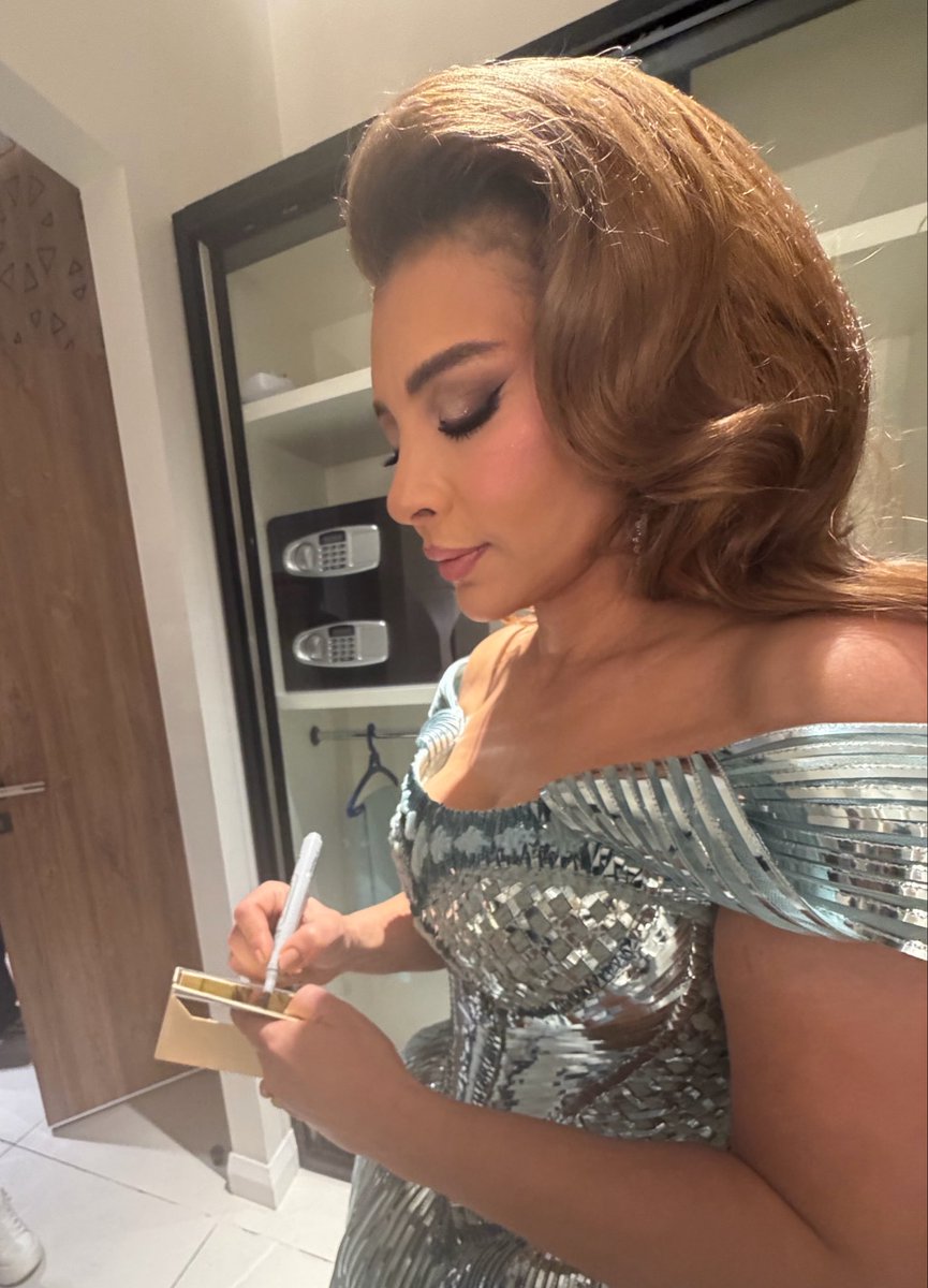 2tex0's tweet photo. ما تتخيلين قد ايش يعني لي حاضِرك وماضيك انتي ذهبية وأيقونية في كُل الازمنة وشهادة حق كان نفسي أقولها لك وانا اتصور معاك اني مغرمة بـ صولا 
وأصالة مصطفى نصري  "وطبعاً غيرانين مني" @AssalaOfficial https://t.co/2Bxgxzr5nd