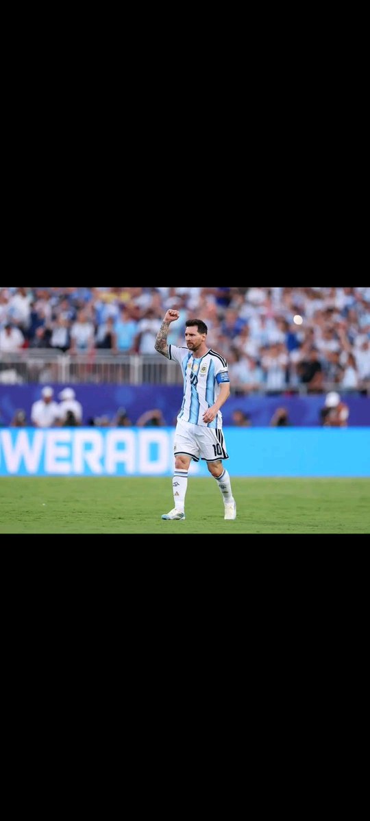 hansflic's tweet photo. قليل الادب ابن الكلب خرب المونديال ما جاي نستمتع بشيء بعد مباراة الجزائر https://t.co/yoihJc2rfu