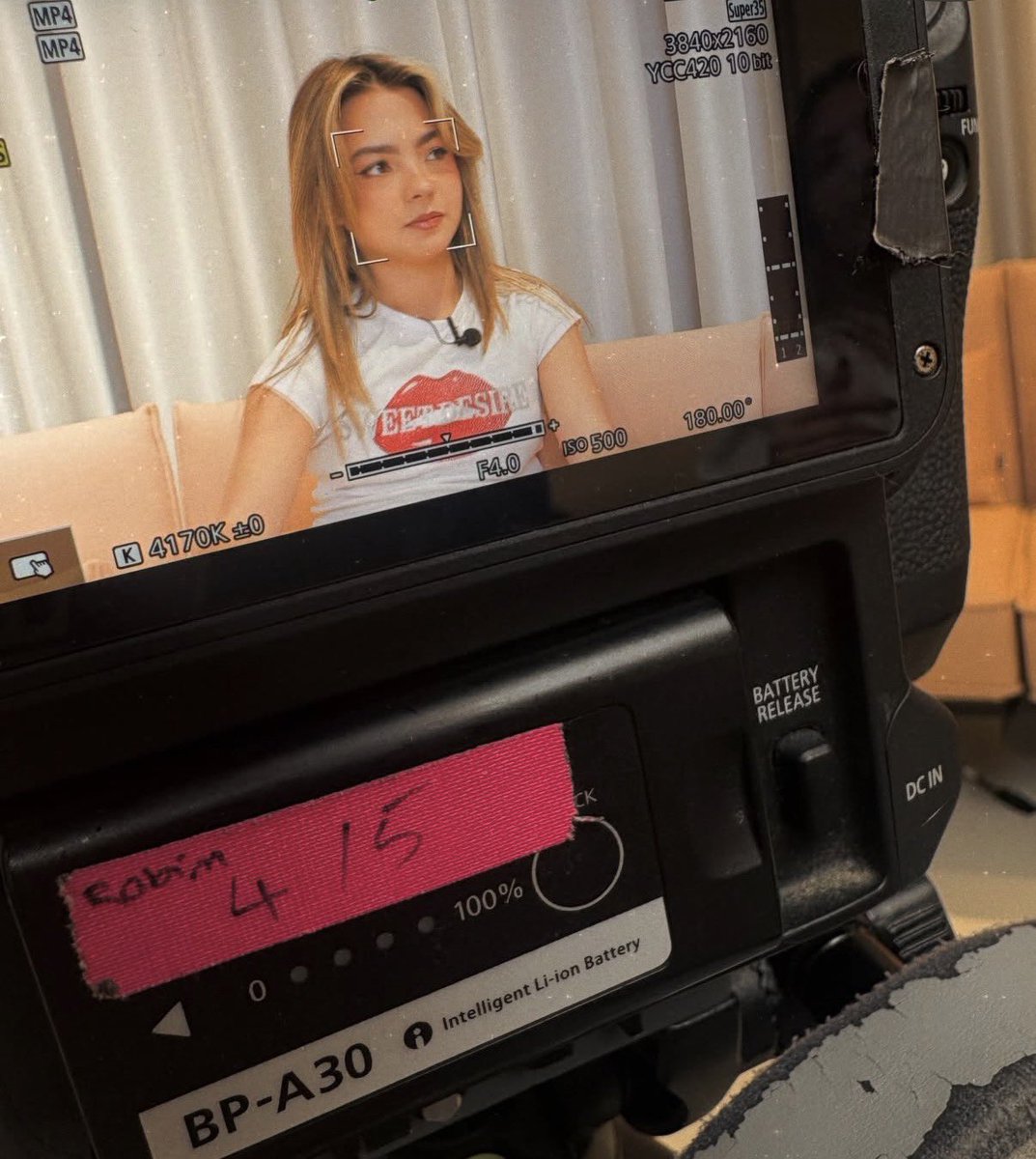 melissactu's tweet photo. Mélissa en studio cette semaine avec ses équipes 2/2
(📸: Victoria.philibert sur IG) 
#staracademy #starac #melissa https://t.co/9Mh9VSnSu1