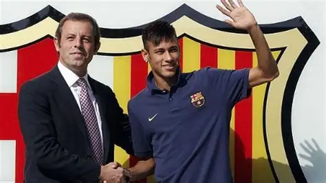 el_culerRM's tweet photo. 🚨 ¡EL PACTO DE LA VERGÜENZA! El Barça camufló el fichaje de Neymar para defraudar a Hacienda y acabó condenado como persona jurídica por dos delitos fiscales. Pagaron 5,5M€ para salvar a Bartomeu y Rosell de la cárcel. ¡Histórica estafa culé! 🤡💸⚖️ #Barça https://t.co/SJrkeM4APA
