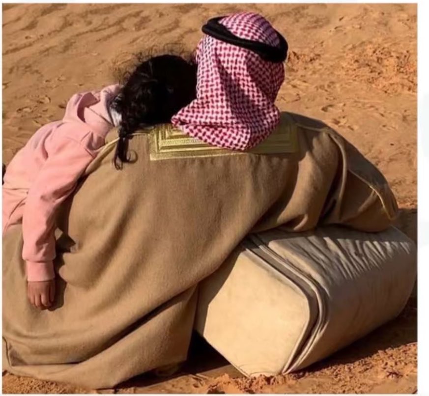 mt552255's tweet photo. 21 يــونيــو 
اليوم العالمي للأب 👨🏼‍🦳
رحم اللّٰه الآباء الذين رحلوا، وحفظ اللّٰه من بقي منهم سندًا وأمانًا وعمرًا يُستند إليه ❤️ https://t.co/6hAJpRhfWj