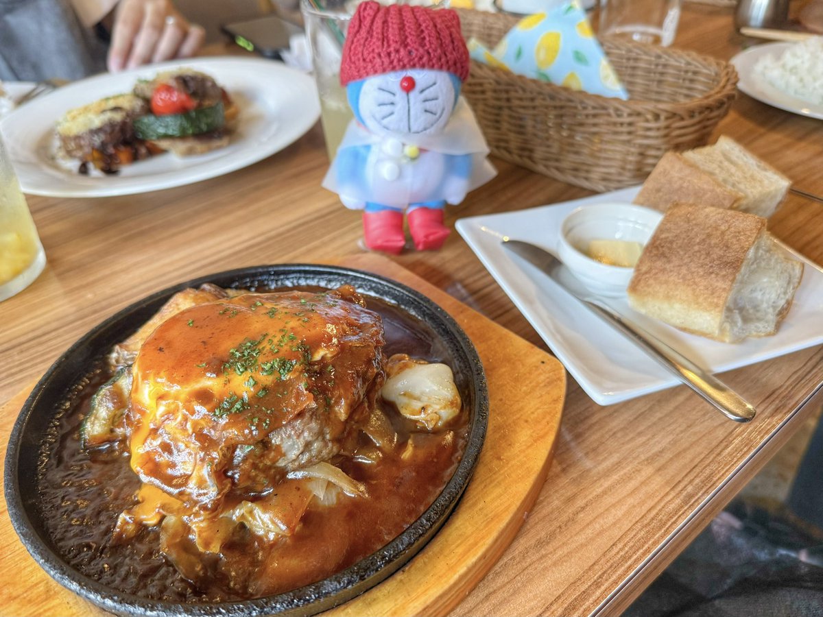 dora0903's tweet photo. 奈良フレンズと美味しいランチ食べて、オシャレすぎるホテルでサッカー観戦してきた。 https://t.co/f4h7oK9zd7
