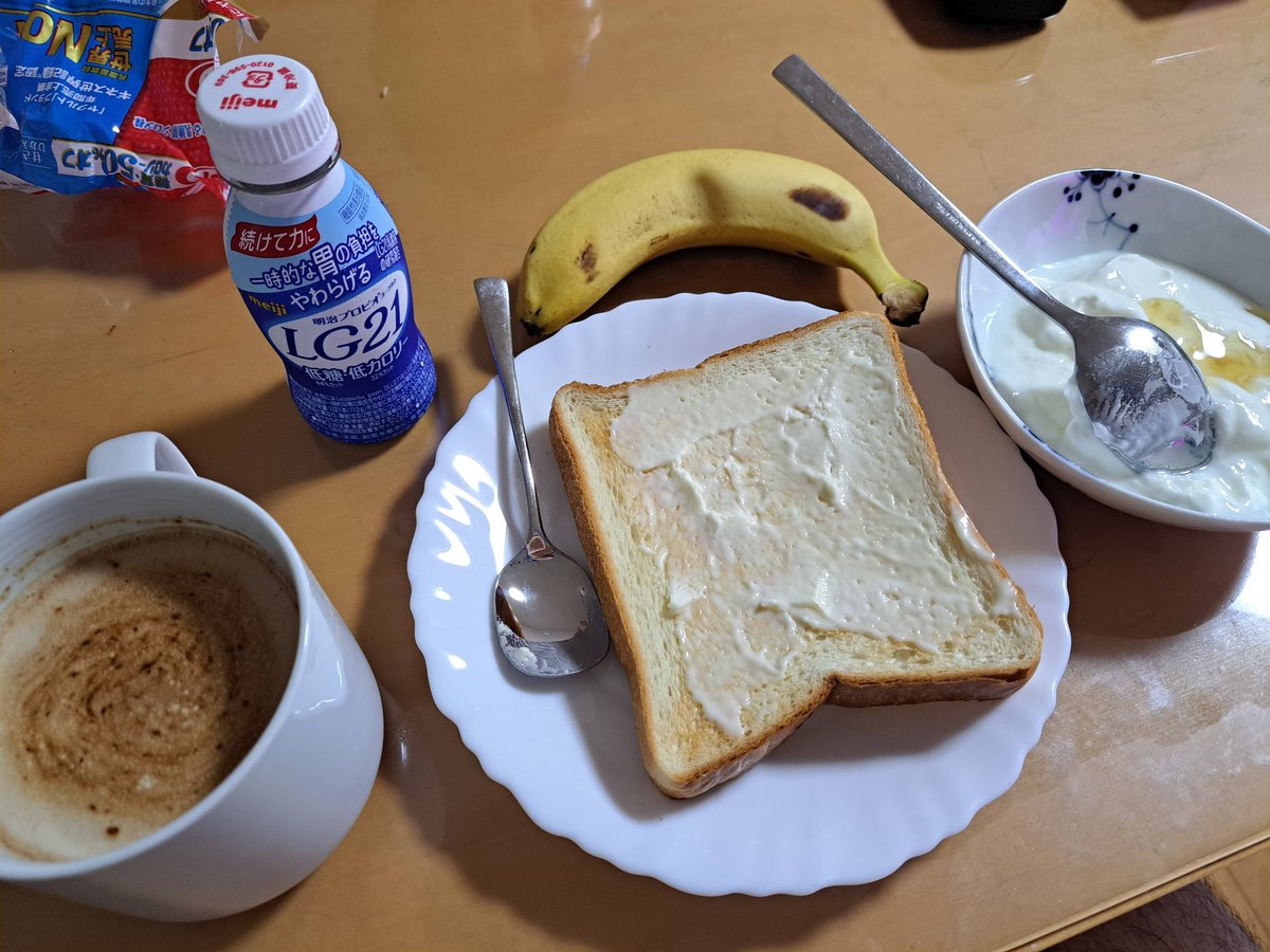 mosquitoos's tweet photo. This is Saturday’s breakfast and lunch. For lunch, I made yakisoba. The strong tang of the large amount of pickled red ginger on top really enhanced the flavor.
#breakfast
#lunch
#Japan
#washoku
#yakisoba
#redginger https://t.co/aN2q6aUyLw