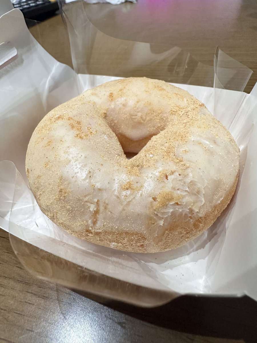 catchandreleac1's tweet photo. 1ヶ月前にネット予約した噂のもっちゅりん、ついに受け取った。
めちゃくちゃ柔らかいのに、モチモチしてて不思議な食感。味はもちろん美味しい。
期間限定だから、売り切れになるのも納得。レンチンしたら違う食感になると聞いて3秒チンしたら、ぺっちゃんこになったけど、モチモチで美味しかった。 https://t.co/05COZ0UKVB