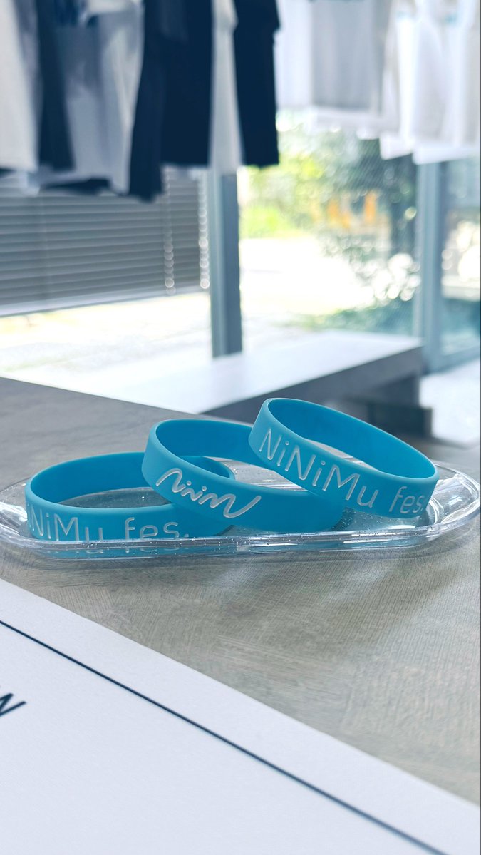 226_zzb's tweet photo. 【NiNiMu fes. オフィシャルグッズ】

こちらの通販に関しまして、
本日23:59迄の受付となっております！🍀

🔗 https://t.co/0JKhkarnxP https://t.co/HkQkv3B9ds
