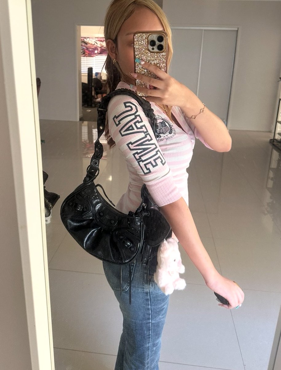 Azy_Goddess's tweet photo. Pig charm on my bag so i can remember you freaks ππ·
isnβt mommy so considerate π
#findom #bnecashmeets #sellingconten #findomaus #ausbrat #allfreak #payuppigs #drain https://t.co/oZZCpilzaG