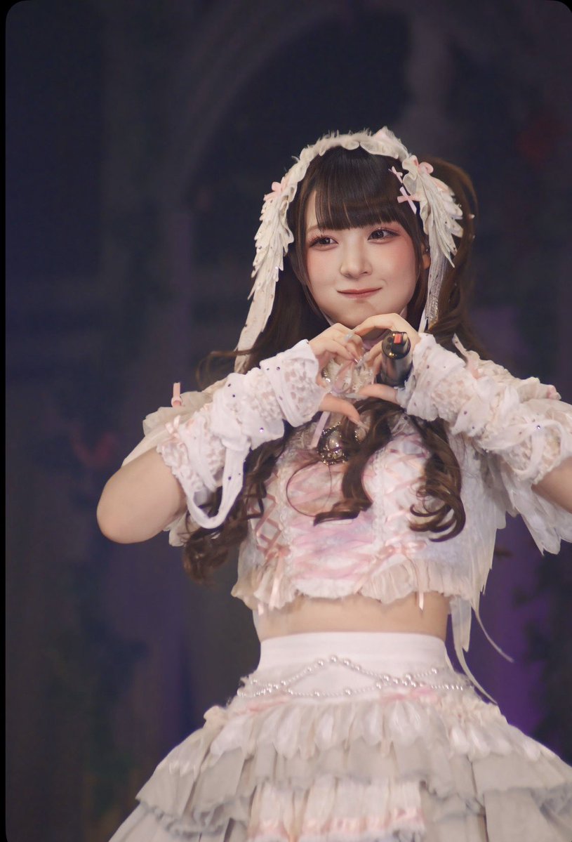 po_chan_y's tweet photo. 可愛いおててで作る世界一でっけえゆなちゃんの愛のハート♡の中に、永住希望♡*⃝̣◌⑅⃝♡◌*⃝̥◍♡

#チバゆな推しカメラ
#ねえねえゆなちゃん #チバゆなたまんねえ #きゅるちゃんホルツ #きゅるして https://t.co/fTjo02OnnA