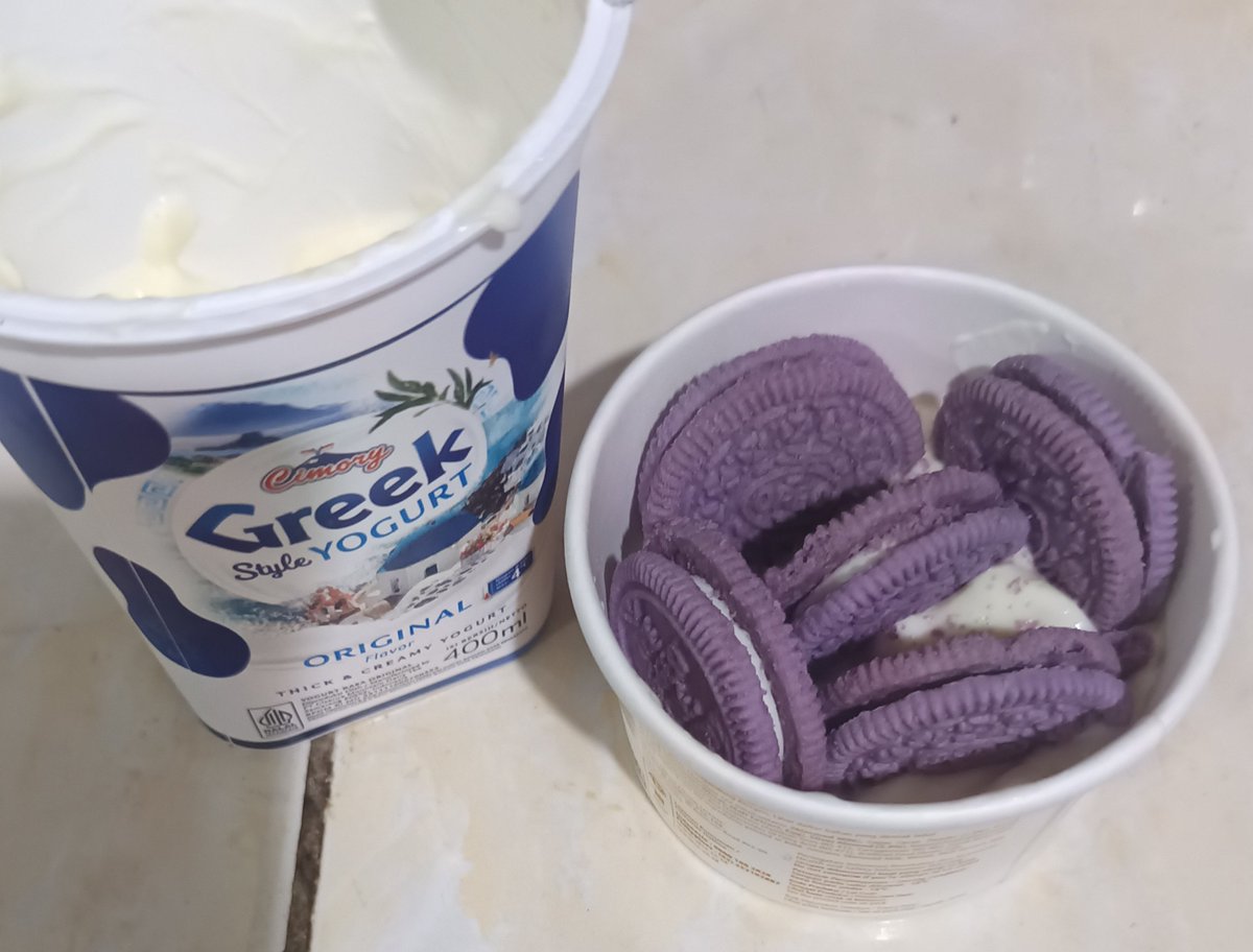 LJoeliani's tweet photo. Boreo is too sweet for me. So I'm trying to curb the sweetness by making the viral fake japanese cheesecake. Just 2 ingredients: greek yogurt and boreo. That's it. Keeping it overnight in my fridge and I'll get back to you with the result tomorrow 👌 https://t.co/bQCoJ11Dkm