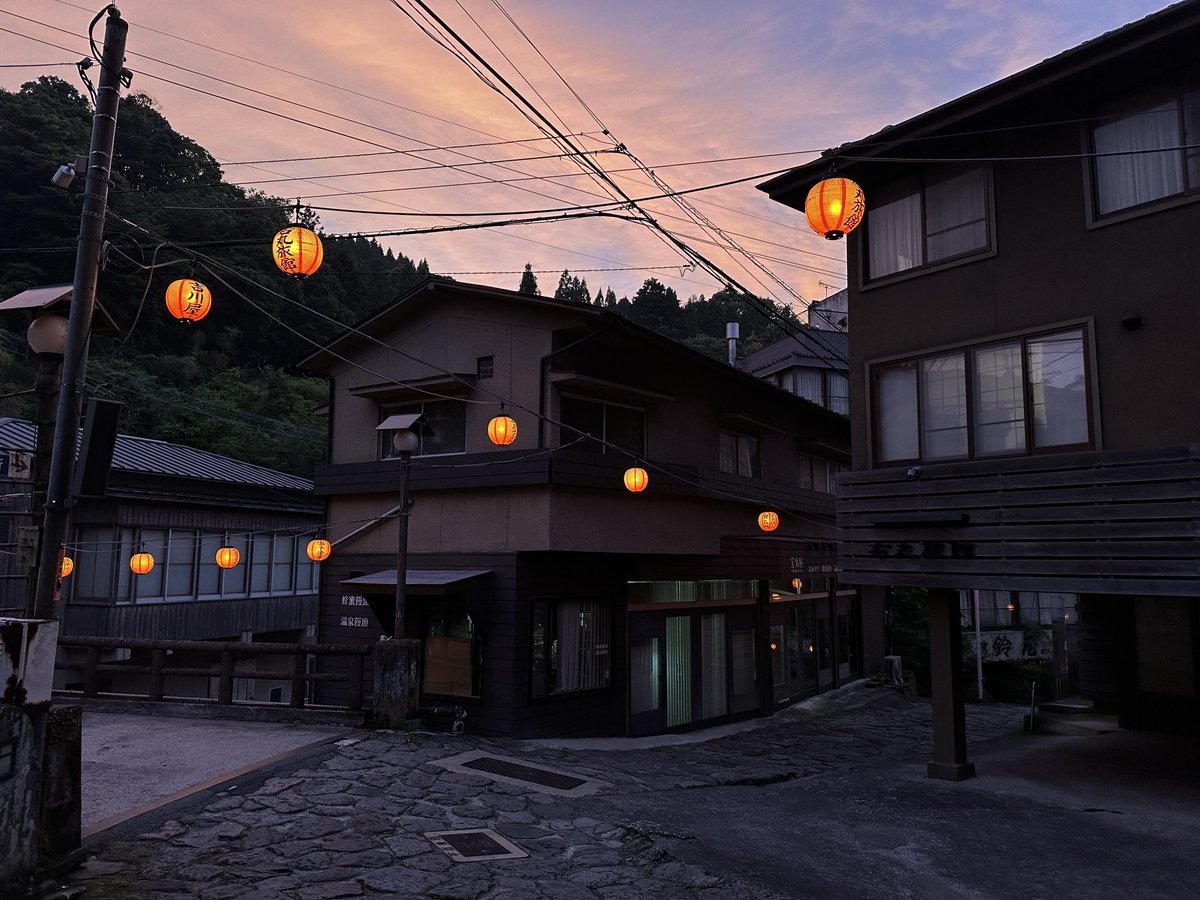 North_ern2's tweet photo. 青森の青荷温泉ランプの宿、岩手の国見温泉石塚旅館、秋田の強首温泉樅峰苑、長野の角間温泉越後屋旅館、奈良の洞川温泉桝源旅館、島根の湯抱温泉中村旅館と小屋原温泉熊谷旅館、高知の用井温泉寿荘、大分の湯平温泉山城屋旅館、熊本の球磨川温泉鶴之湯旅館は己がひなびた温泉旅館の好きな点すべてが詰まってて何度でも行きたい。ここでは内緒にしたいほどだぜ…