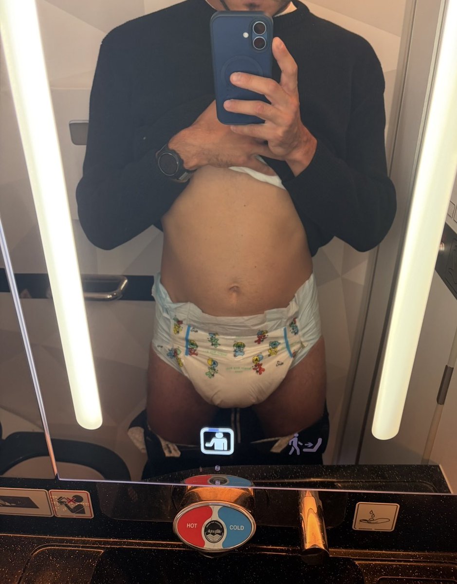 crinklespace's tweet photo. Well padded for this long flight ✈️

#abdl #diaper #diaperboy https://t.co/8z7rRWFHUt