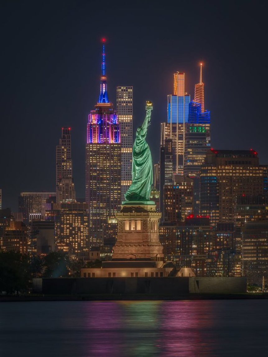 ScopeWorldX's tweet photo. Statue of Liberty . New York https://t.co/05kq2WyNtM