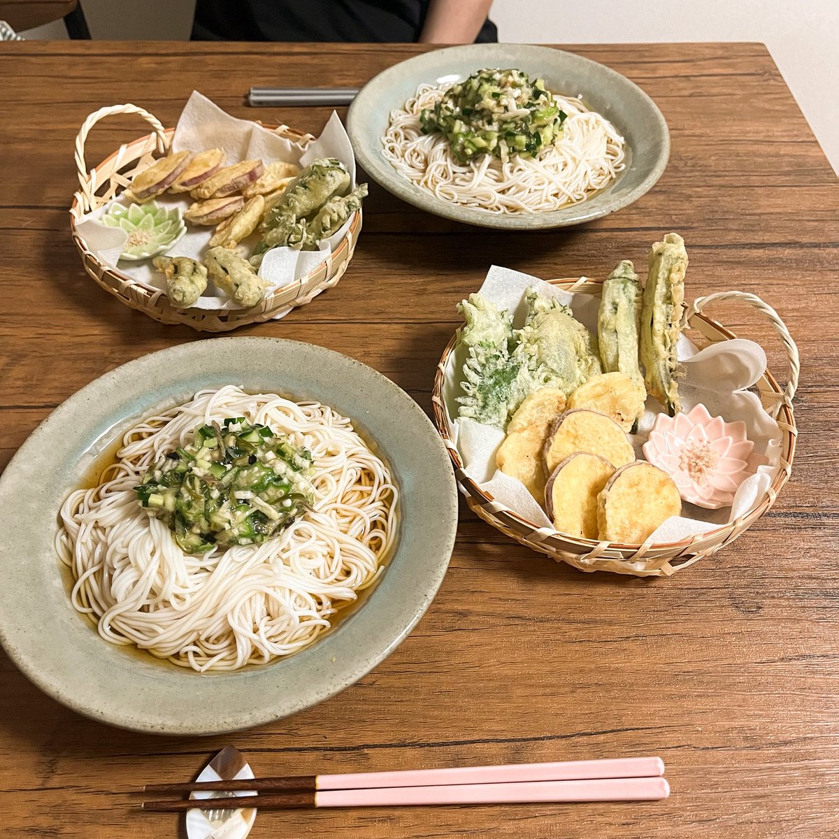 m15_29's tweet photo. 今日は夫ご飯の日 ✨
山形だしをのせた そうめんと 天ぷら ✨
とっても美味しくて たくさん食べた 🙂‍↕️ https://t.co/D2Z7gxxXIg