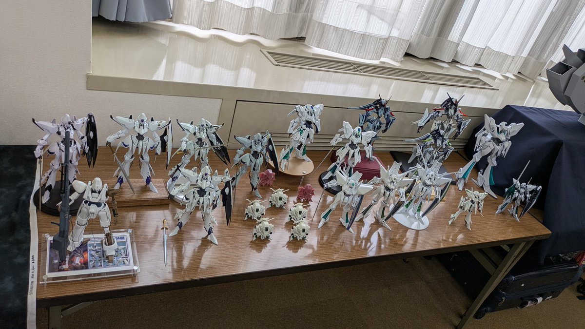 m_sekita's tweet photo. 二日目の群玉展も無事終了。
見事な空間を作り上げてくれた運営の皆様のおかげで楽しく豊かな時間を過ごすことができました。ありがとうございます！
誘ってくれたハリウサギくん(@usagiAOZ)にも大感謝。
人生初の合わせ撮影、楽しかったです〜
#群玉展 https://t.co/Qm24dw92zu