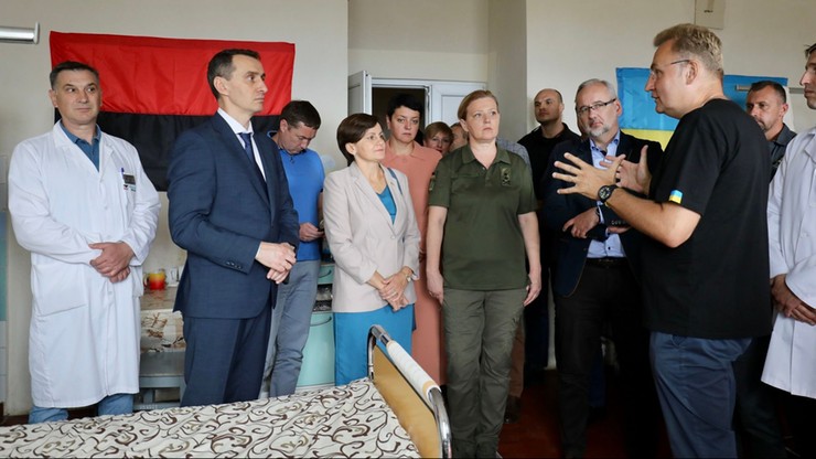 Komrat17's tweet photo. @DariuszMatecki Tych ludzi pan Darek już nie kojarzy. Amnezji dostał. No ale mimo tak ciężkiego udaru chyba zgoda, że należy cały PiS objąć sankcjami bez zgody na wjazd Schengen? Za kolaborację z banderowskimi nazistami i kosmiczną hipokryzję - wieczna hańba i potępienie! https://t.co/BJ3V2qvlTN