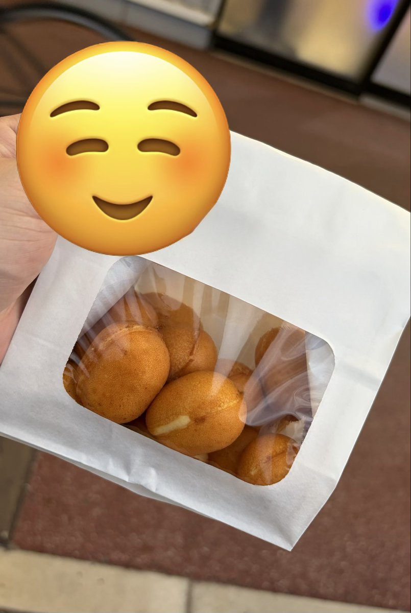 emusix69's tweet photo. ベビーカステラ買えなかったなあ…と思っていたら買い物中に出会えた🤭🤭🤭 https://t.co/4jr4lxKTqS