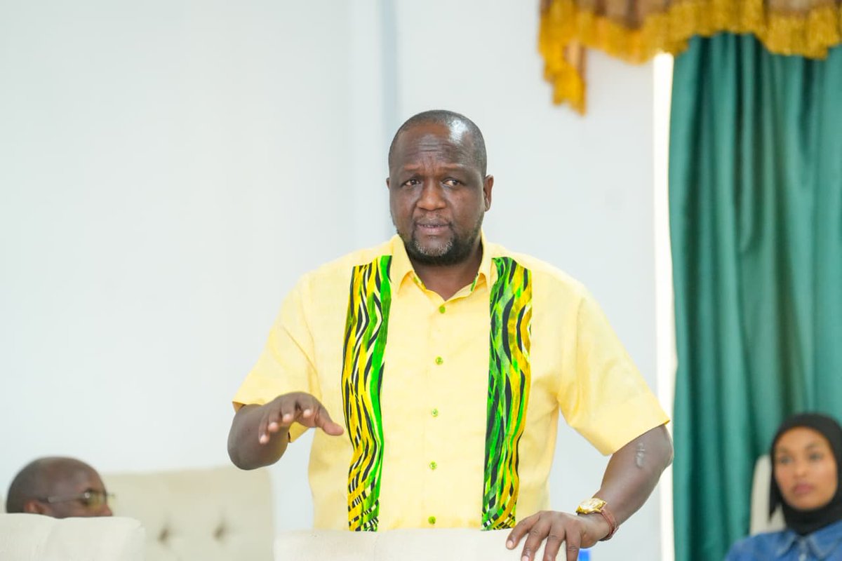 koske_felix's tweet photo. I held an engagement with professionals from Tiaty Constituency in Baringo County this morning, where I challenged them to lead from the front in demonstrating the value of education, exposure and discipline in advancing community progress.

I urged them to use their position and influence to promote peace, harmony and unity in the area, so that Government programmes can move faster, reach the furthest corners of the community, and deliver real impact to the people.

Hon. @bkamket , MP for Tiaty Constituency, Principal Secretaries Eng. @tanuijohn, @UmmiMBashir, @JArumonyang and  @harsama_kello were present.