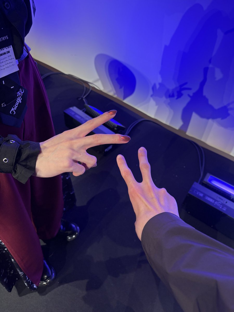 kintokiWT's tweet photo. 超学生さんの公開収録にお邪魔しました！
みんなで脱げば思ったより怖くなかったです。

あと実は腕にこれつけてました。 https://t.co/sMJenMl99I