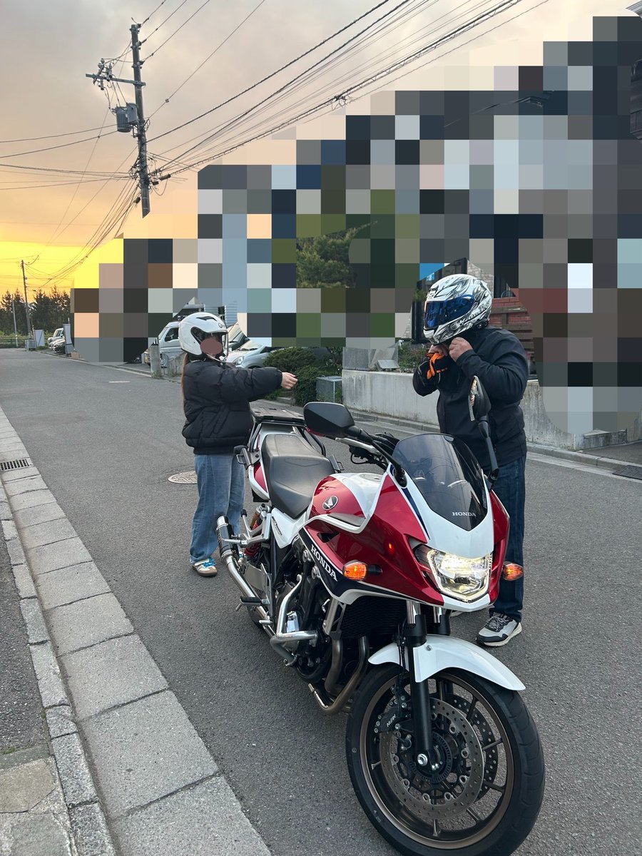 q__piiman's tweet photo. お父さ���後ろ乗せてくれた時の夕焼け綺麗すぎて気づいたら教習所通ってた(๑❛ᴗ❛๑)
いつもありがとう👨
#父の日 #いつもありがとう #バイク女子 https://t.co/y8PUEuWKhR