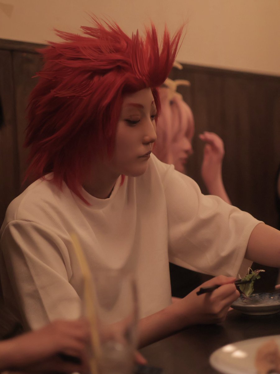 si52_x's tweet photo. ⚠︎︎cos/8年後more
食事中🥢
 #もっと話したいA組同窓会0614 https://t.co/QI2ULbPe0B