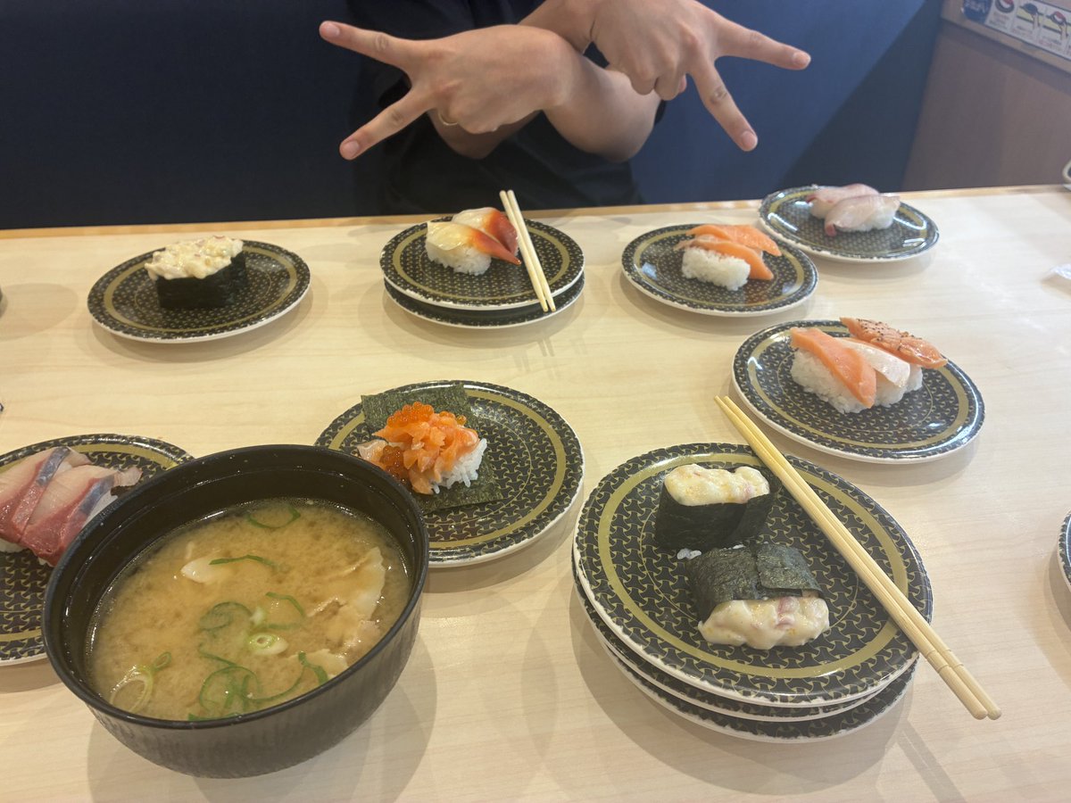 shiooo_____'s tweet photo. すし美味かった🍣 https://t.co/5IeXbKmny1