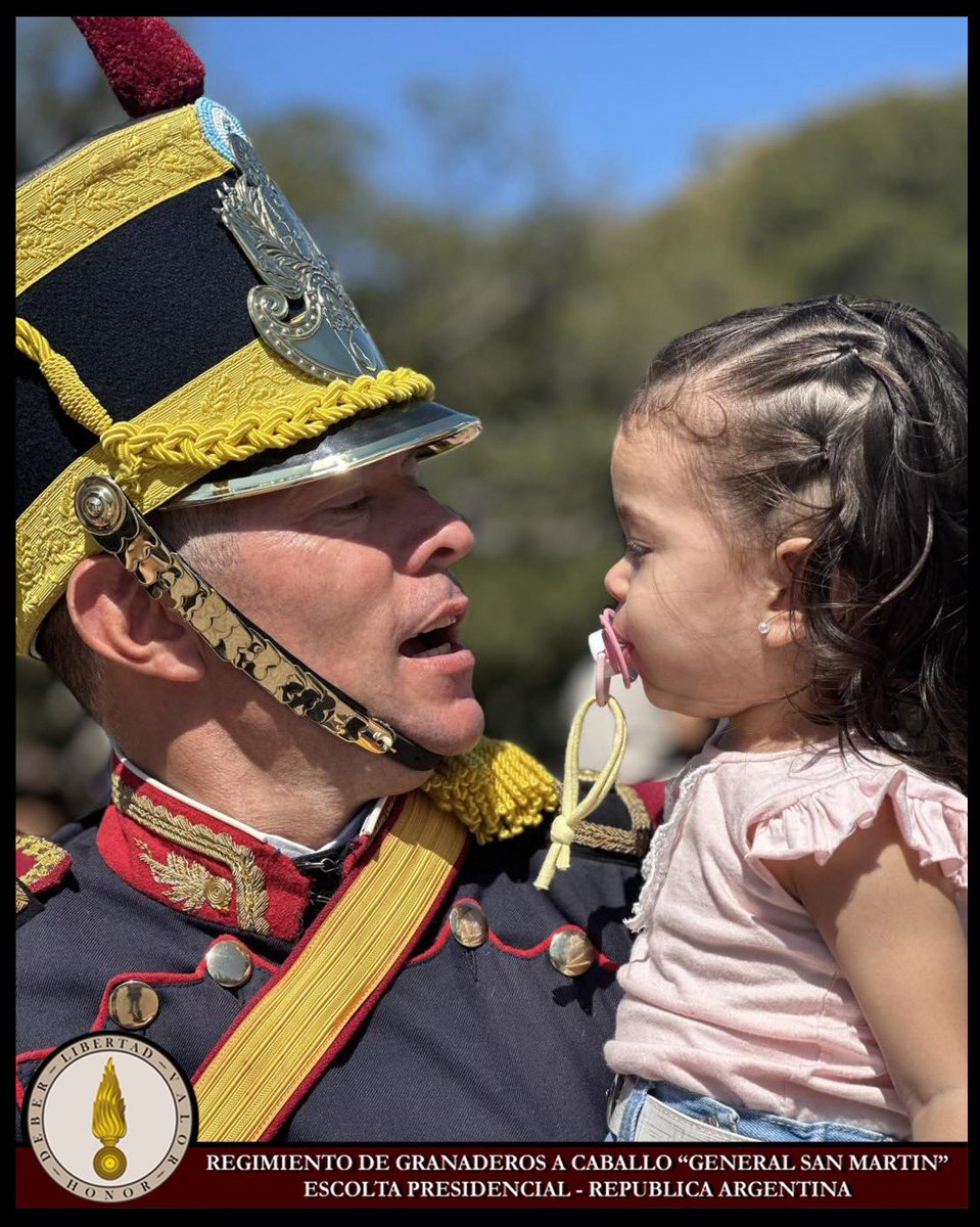 Granaderosarg's tweet photo. HACEMOS LLEGAR NUESTROS SALUDOS A TODOS LOS PAPÁS EN SU DÍA.
¡FELIZ DÍA DEL PADRE!

#DiaDelPadre #FelizDiaDelPadre #Granaderos #EscoltaPresidencial #HerederosDelLibertador #UnRegimientoConHistoria #SomosHistoriaViva https://t.co/mk4o8Wfu0Y