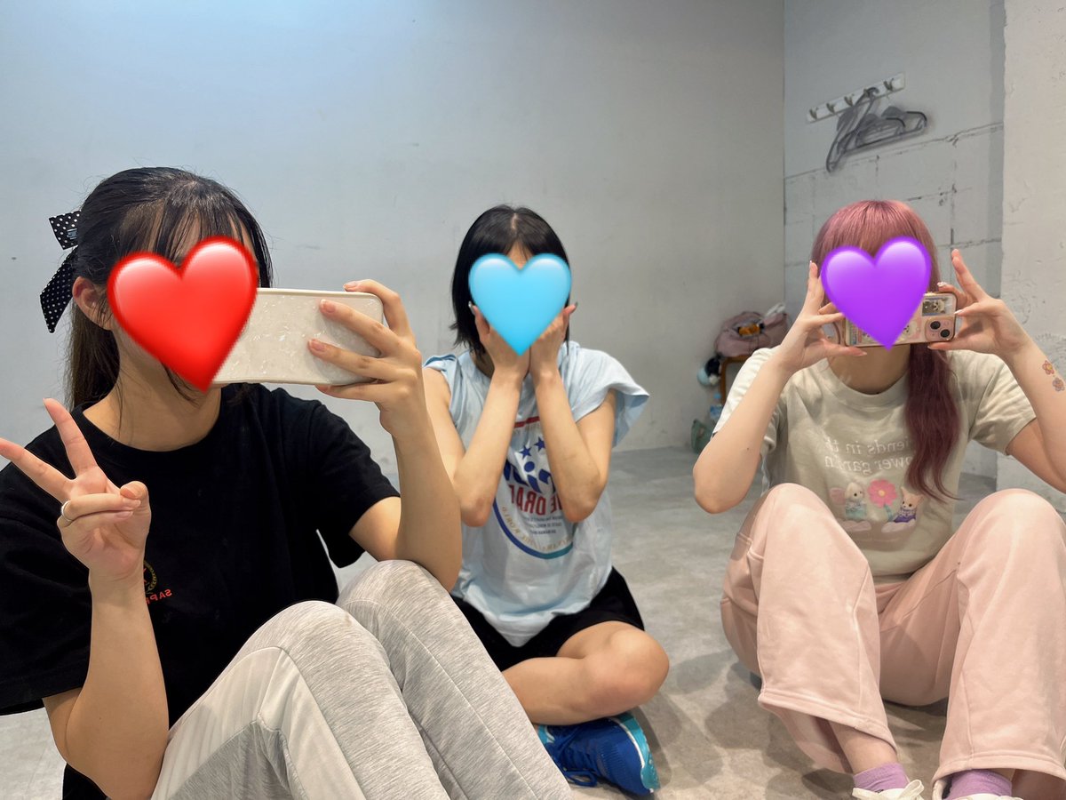 _errrri's tweet photo. 7/12のレッスンしてきたよーっ♡

新しい曲の振り入れ頑張りました⭐️
今までのえりみらでは
あんまりやってこなかった曲調かも？
お楽しみに☺️

会いにきてねん（ ;  ; ）！💓💓

↓チケット🎫
https://t.co/ZwHWgPu967 https://t.co/YZh0ZLmDFk