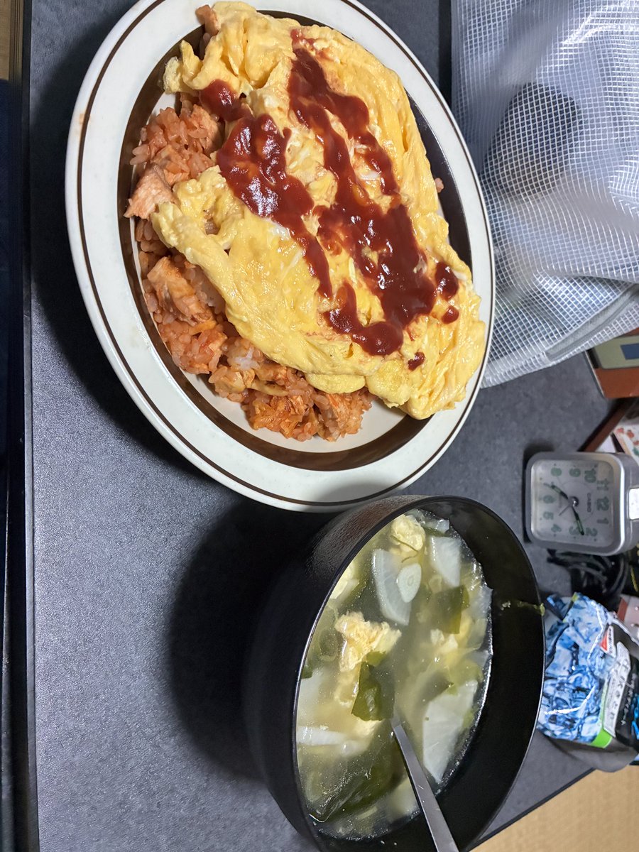 653fh's tweet photo. オムライス作りすぎたw https://t.co/x5bVeioia7