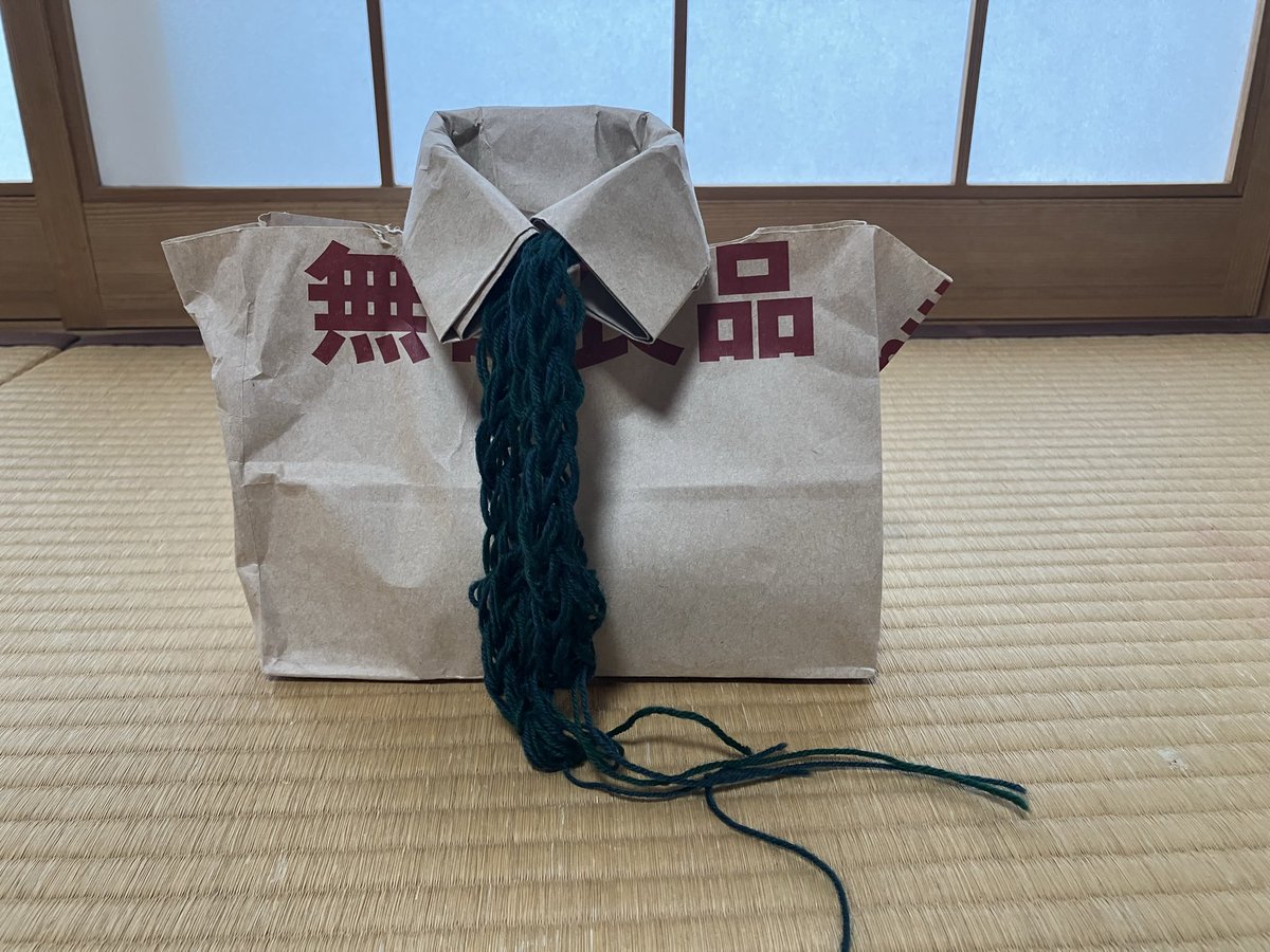 mabochai's tweet photo. 帰ったら三女から父の日プレゼント
中身はコカコーラ https://t.co/Ae8uAuOOpS