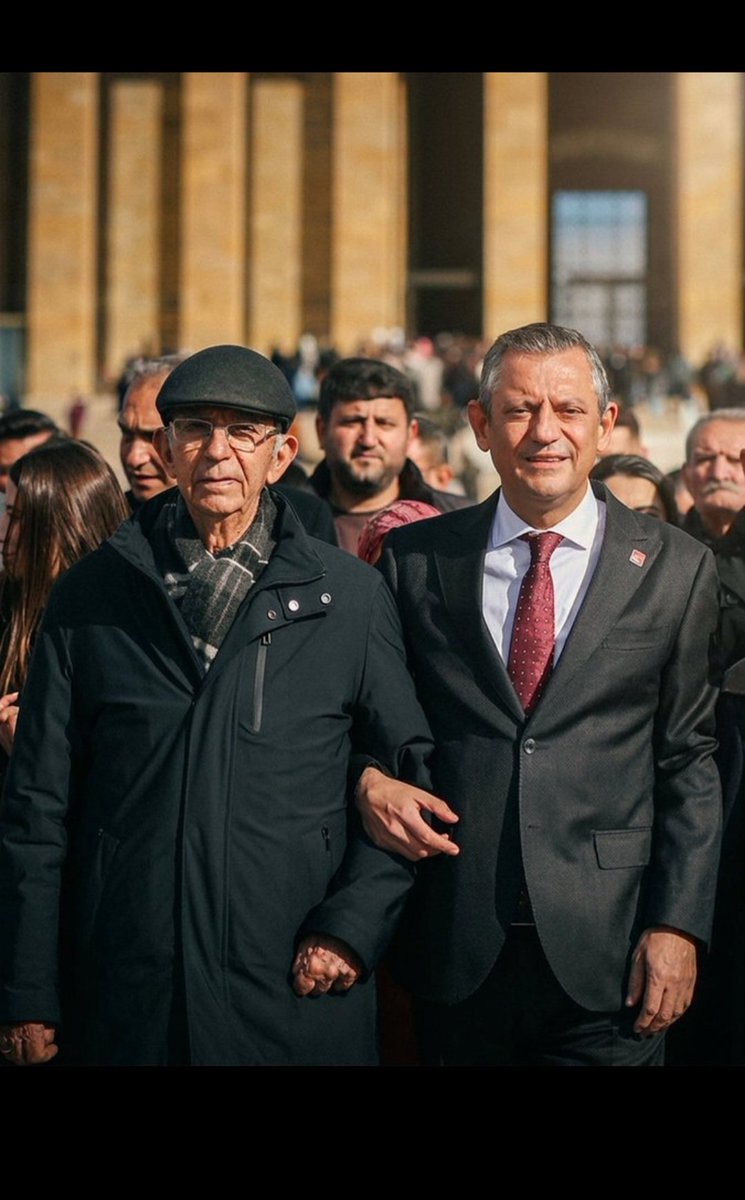 guler7271's tweet photo. @herkesicinCHP CHP genel başkanı seçilmiş özgür özeldir 
#butlancilar https://t.co/Jm4p1HlN42