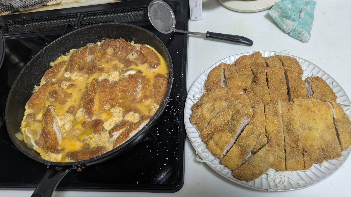 KD87784477's tweet photo. トンカツとカツとじ、一緒って
ヘビー飯過ぎるよな（笑） https://t.co/HcvlkunFN6