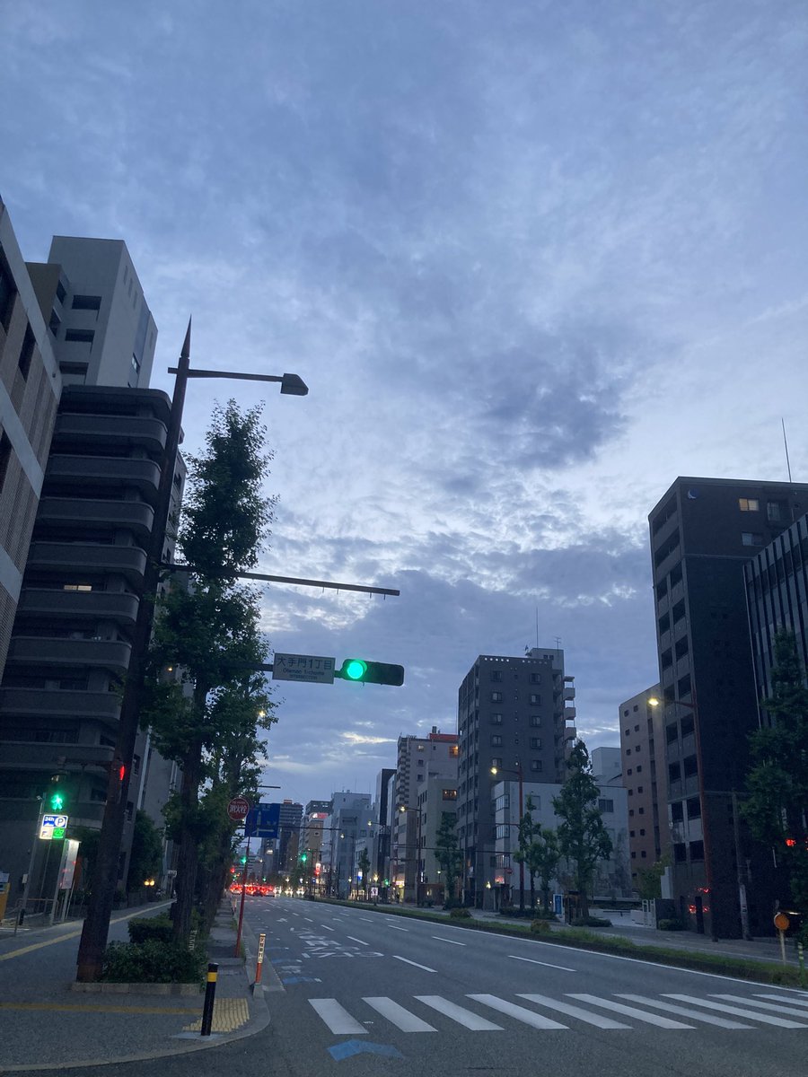 miwanene's tweet photo. 夏至、福岡、19時38分 https://t.co/29I3BNmmlO