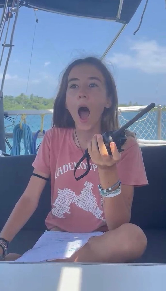 CapHornier_'s tweet photo. La petite histoire sympa du week-end. 
Une famille 🇫🇷 en voyage en voilier autour du monde a croisé le patrouilleur Jean Tranape de la Marine nationale au mouillage à Panama.
La petite Zelie a attrapé la VHF pour demander s’ils pouvaient visiter le navire sans trop y croire 1/2 https://t.co/LX16qRTiqU