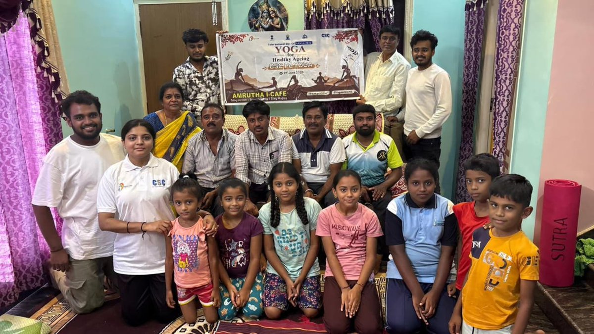 shrez26's tweet photo. #CSCpeYOGA
#Yogawithcsc
Happy International Yoga Day🧘‍♀️🧘‍♂️Stretch your body, calm your mind and nourish your soul.
AMRUTHA I-CAFE
CSC ID : 161243520018
VLE : Shreyas https://t.co/aAt1RjDtKb