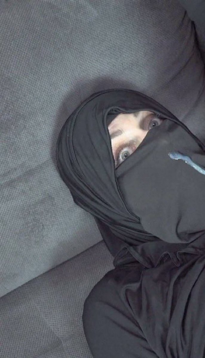 brazzzily's tweet photo. نقاب امك 🧕🏻 مقدرش يمنع اني انيكها🥵🔥 واجيب لبني ع نقابها💦 واعرصك واخلي قرونك ف السما🐷🖕🏼🧠 https://t.co/AcEZoP3Iv1