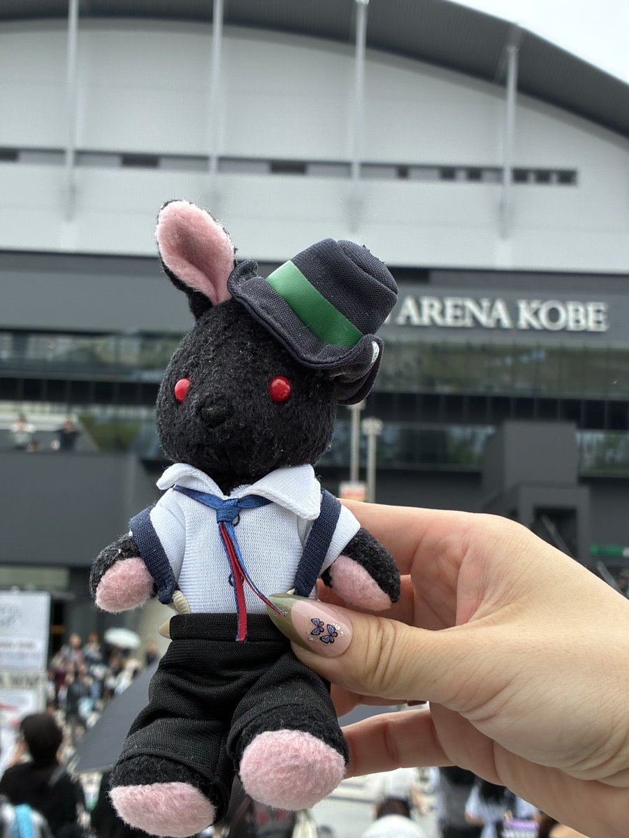 17Manarana's tweet photo. #カルナイ兵庫

先週のカルナイライブ帰ってきたら2枚目の写真のポーチに入ったぬいが無くなっていたので今日落とし物センター巡りをしたけど無かったので探しています。
心当たりありましたらご連絡お願いします。 https://t.co/uYNkzFo9PL